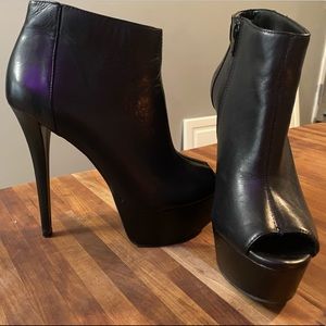 Gianni Bini Black Leather Ankle Boots